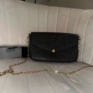 Elegant Black Chain Crossbody Bag